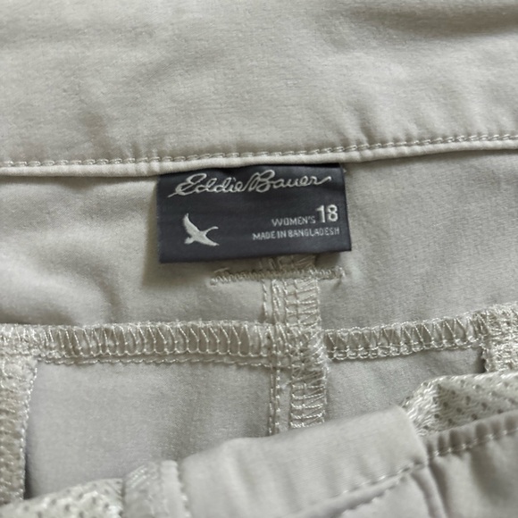Eddie Bauer Women’s Size 18 Shorts - Picture 3 of 7